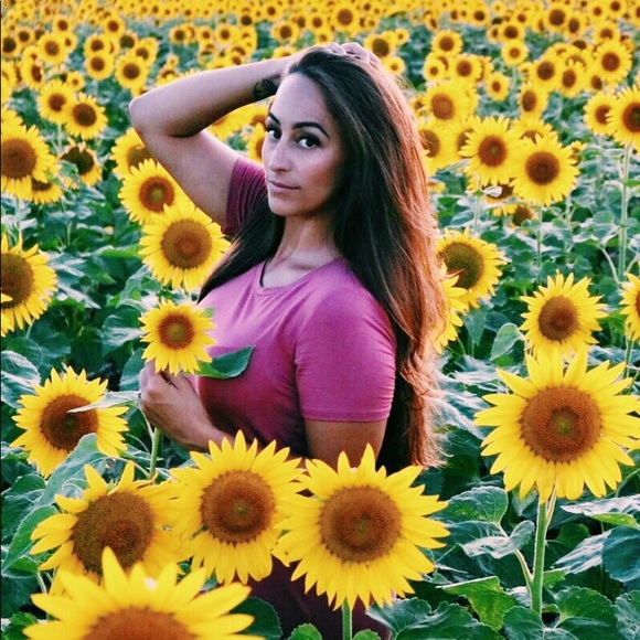 Meet your Posher, Alexis - Picture 2 of 5